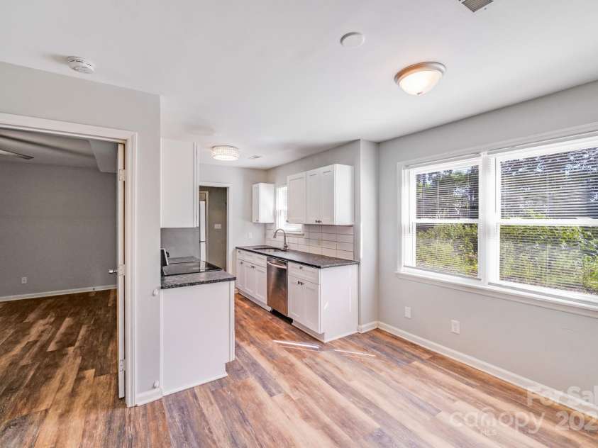 6226 Spanish Oak Road, Charlotte, NC 28227.  MLS# CAR4277406, YatesRealty ID 23762. 