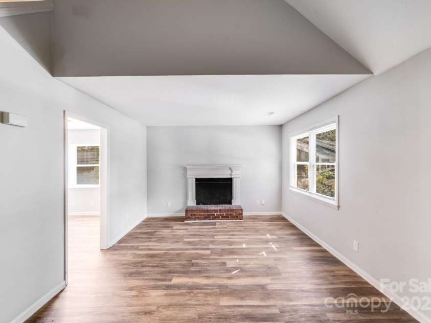 6226 Spanish Oak Road, Charlotte, NC 28227.  MLS# CAR4277406, YatesRealty ID 23762. 