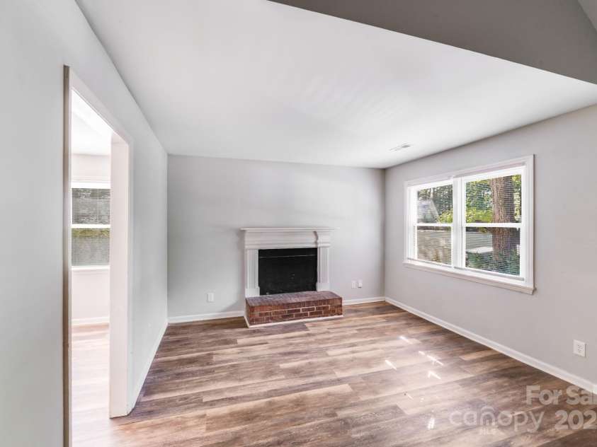 6226 Spanish Oak Road, Charlotte, NC 28227.  MLS# CAR4277406, YatesRealty ID 23762. 