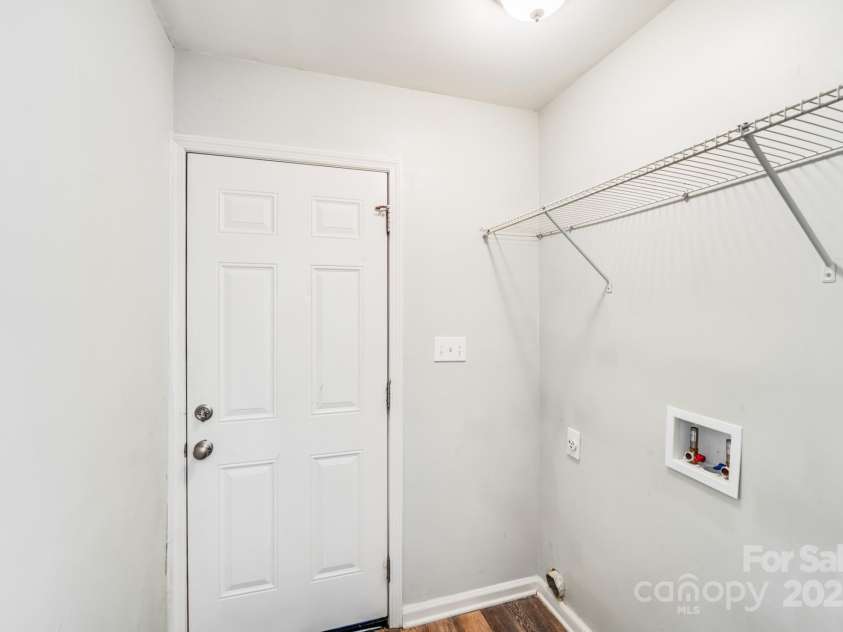 6226 Spanish Oak Road, Charlotte, NC 28227.  MLS# CAR4277406, YatesRealty ID 23762. 