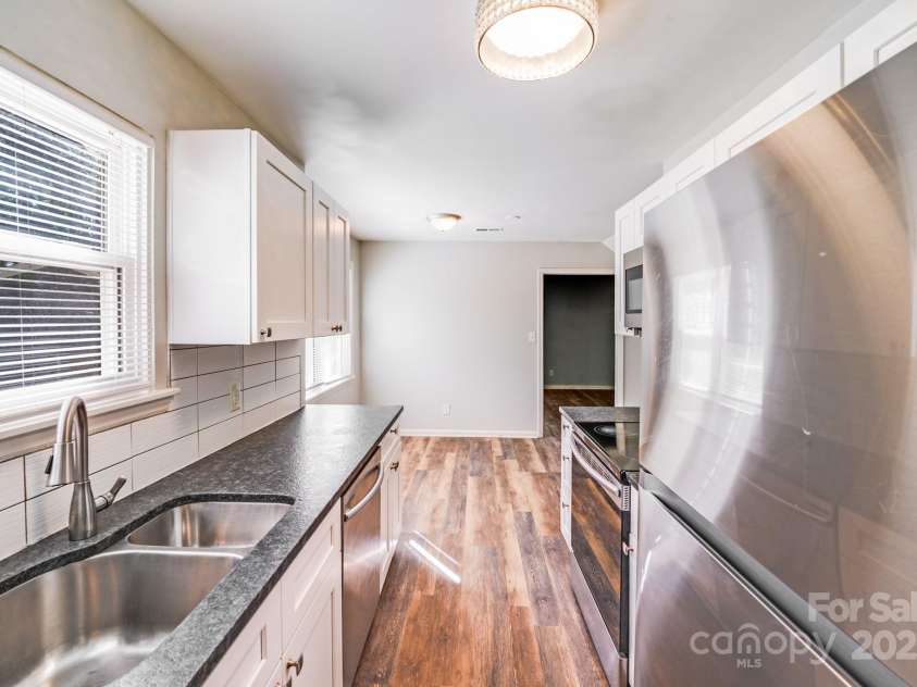 6226 Spanish Oak Road, Charlotte, NC 28227.  MLS# CAR4277406, YatesRealty ID 23762. 