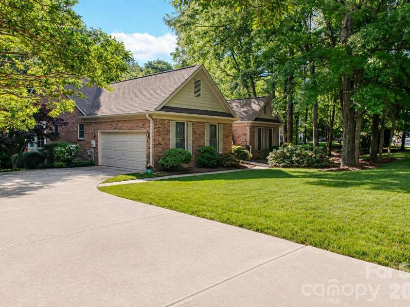 10801 Whitfield Ridge Drive, Charlotte, NC 28277.  MLS# CAR4375707, YatesRealty ID 23763. 