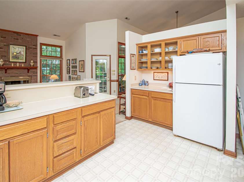 10801 Whitfield Ridge Drive, Charlotte, NC 28277.  MLS# CAR4375707, YatesRealty ID 23763. 