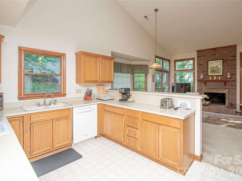 10801 Whitfield Ridge Drive, Charlotte, NC 28277.  MLS# CAR4375707, YatesRealty ID 23763. 