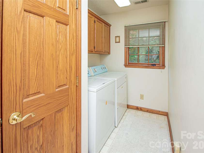 10801 Whitfield Ridge Drive, Charlotte, NC 28277.  MLS# CAR4375707, YatesRealty ID 23763. 