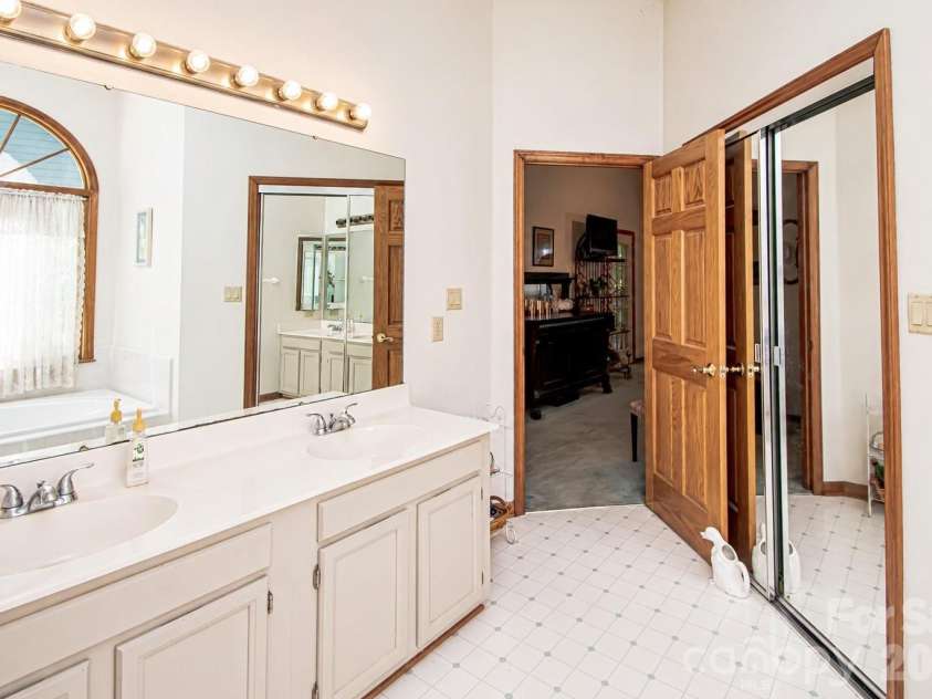 10801 Whitfield Ridge Drive, Charlotte, NC 28277.  MLS# CAR4375707, YatesRealty ID 23763. 