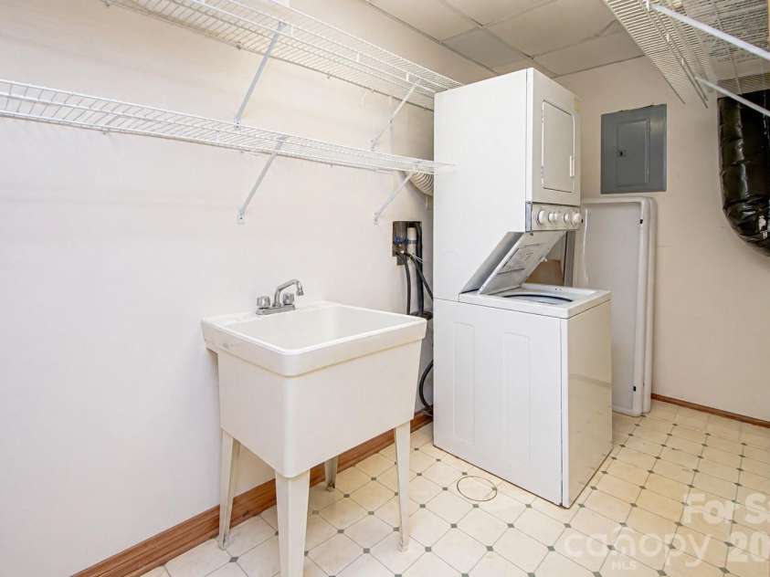 10801 Whitfield Ridge Drive, Charlotte, NC 28277.  MLS# CAR4375707, YatesRealty ID 23763. 