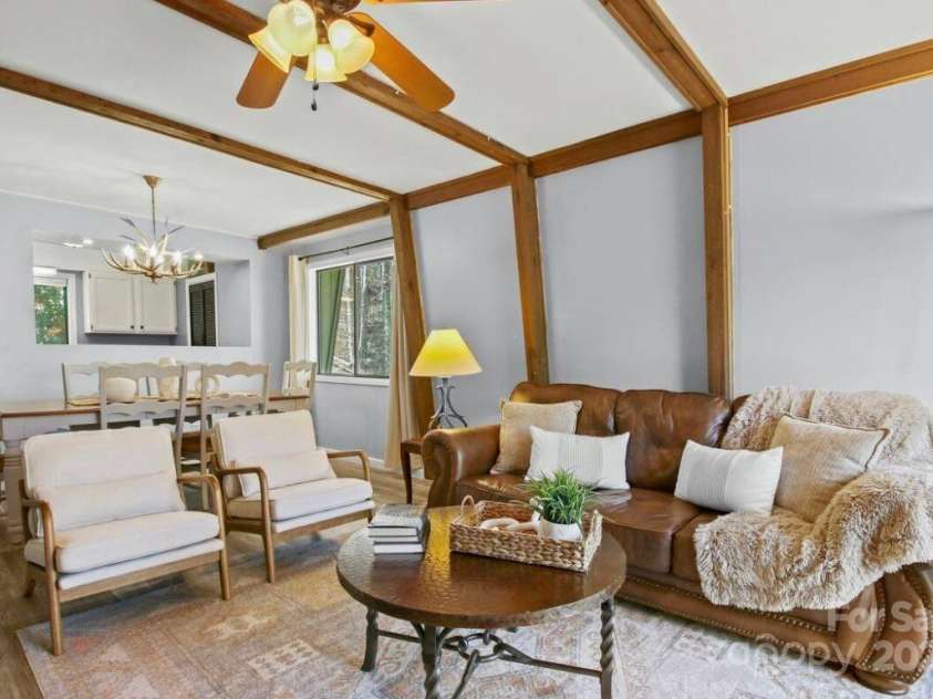 26 Pinetop Circle, Banner Elk, NC 28604.  MLS# CAR4277693, YatesRealty ID 23763. 