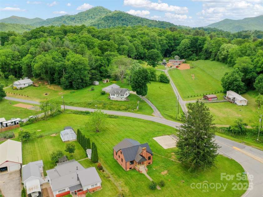 21 Murray Road, Canton, NC 28716.  MLS# CAR4262668, YatesRealty ID 23765. 
