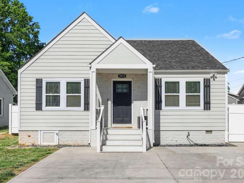 3816 Freedom Drive, Charlotte, NC 28208.  MLS# CAR4376984, YatesRealty ID 23767. 