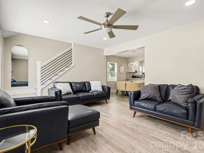 3816 Freedom Drive, Charlotte, NC 28208.  MLS# CAR4376984, YatesRealty ID 23767. 