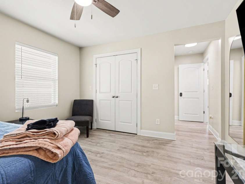 3816 Freedom Drive, Charlotte, NC 28208.  MLS# CAR4376984, YatesRealty ID 23767. 