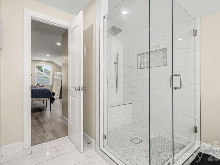 3816 Freedom Drive, Charlotte, NC 28208.  MLS# CAR4376984, YatesRealty ID 23767. 