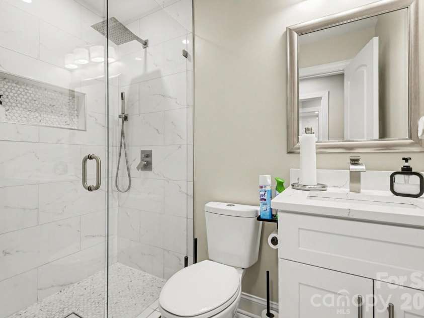 3816 Freedom Drive, Charlotte, NC 28208.  MLS# CAR4376984, YatesRealty ID 23767. 