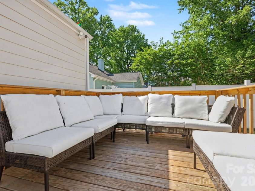 3816 Freedom Drive, Charlotte, NC 28208.  MLS# CAR4376984, YatesRealty ID 23767. 