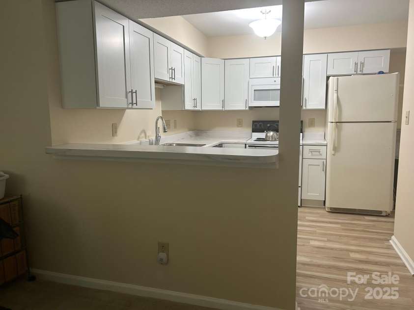 5864 Harris Grove Lane, Charlotte, NC 28212.  MLS# CAR4270397, YatesRealty ID 23768. 