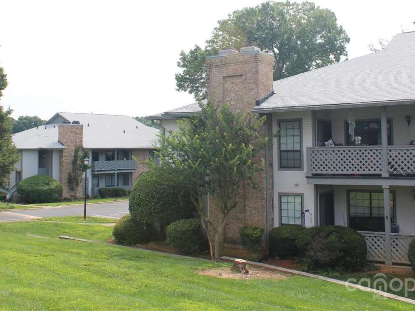 5864 Harris Grove Lane, Charlotte, NC 28212.  MLS# CAR4270397, YatesRealty ID 23768. 