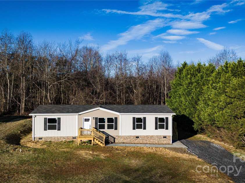 145 Eastgate Drive, Statesville, NC 28625.  MLS# CAR4207453, YatesRealty ID 23769. 