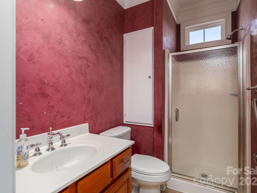 557 Keystone Court, Concord, NC 28027.  MLS# CAR4302108, YatesRealty ID 2377. First floor bathroom