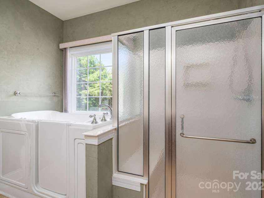 557 Keystone Court, Concord, NC 28027.  MLS# CAR4302108, YatesRealty ID 2377. Primary Bath