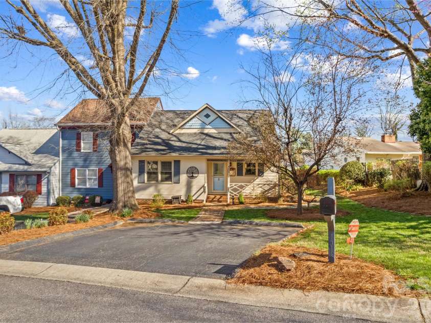 413 Windsor Lane, Statesville, NC 28677.  MLS# CAR4358815, YatesRealty ID 23770. 