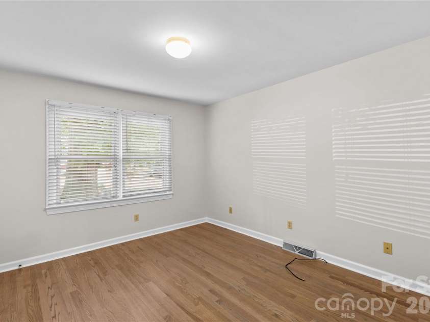 413 Windsor Lane, Statesville, NC 28677.  MLS# CAR4358815, YatesRealty ID 23770. 