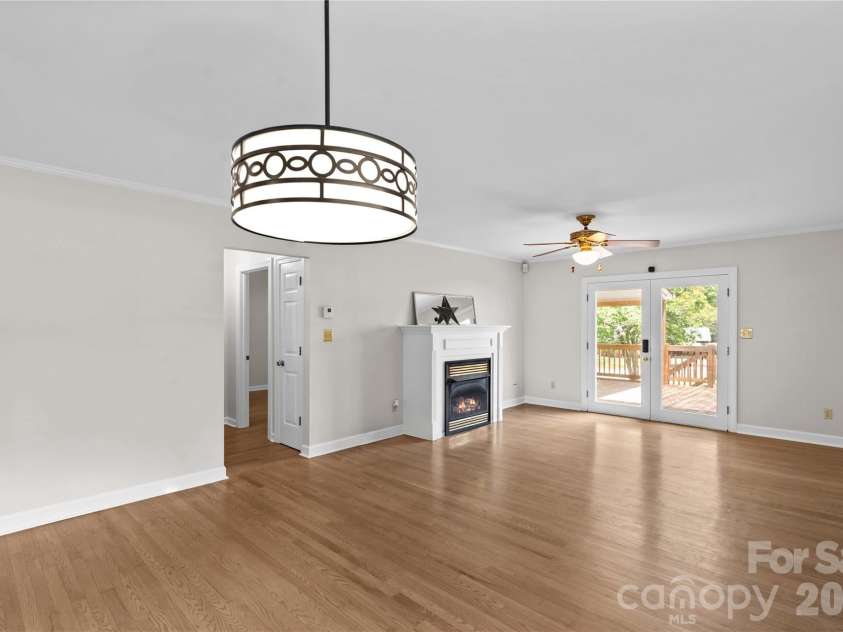 413 Windsor Lane, Statesville, NC 28677.  MLS# CAR4358815, YatesRealty ID 23770. 