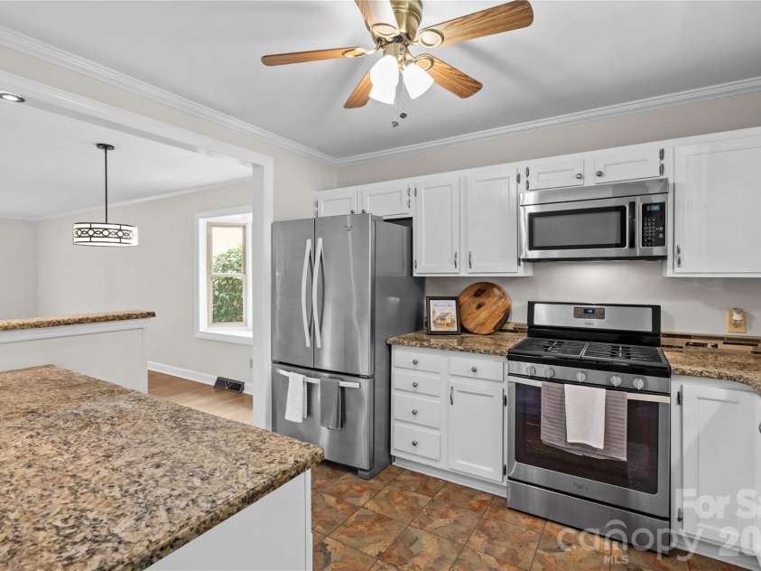 413 Windsor Lane, Statesville, NC 28677.  MLS# CAR4358815, YatesRealty ID 23770. 