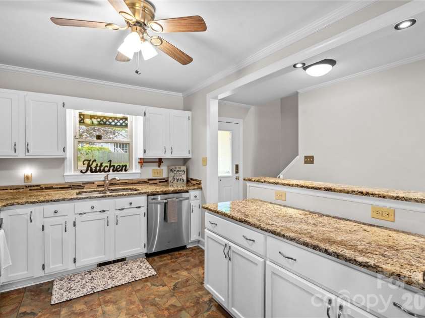413 Windsor Lane, Statesville, NC 28677.  MLS# CAR4358815, YatesRealty ID 23770. 