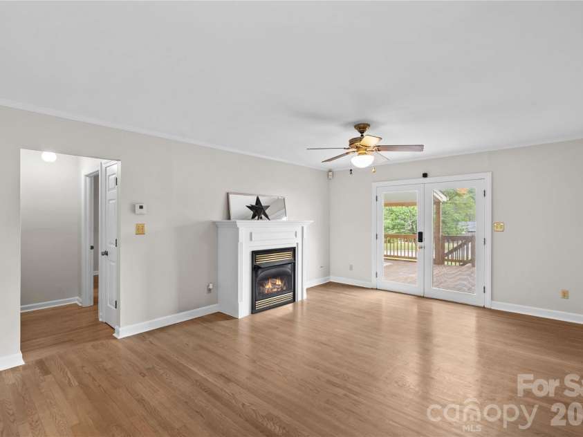 413 Windsor Lane, Statesville, NC 28677.  MLS# CAR4358815, YatesRealty ID 23770. 