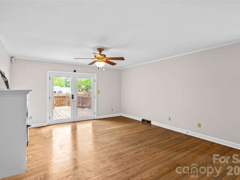 413 Windsor Lane, Statesville, NC 28677.  MLS# CAR4358815, YatesRealty ID 23770. 