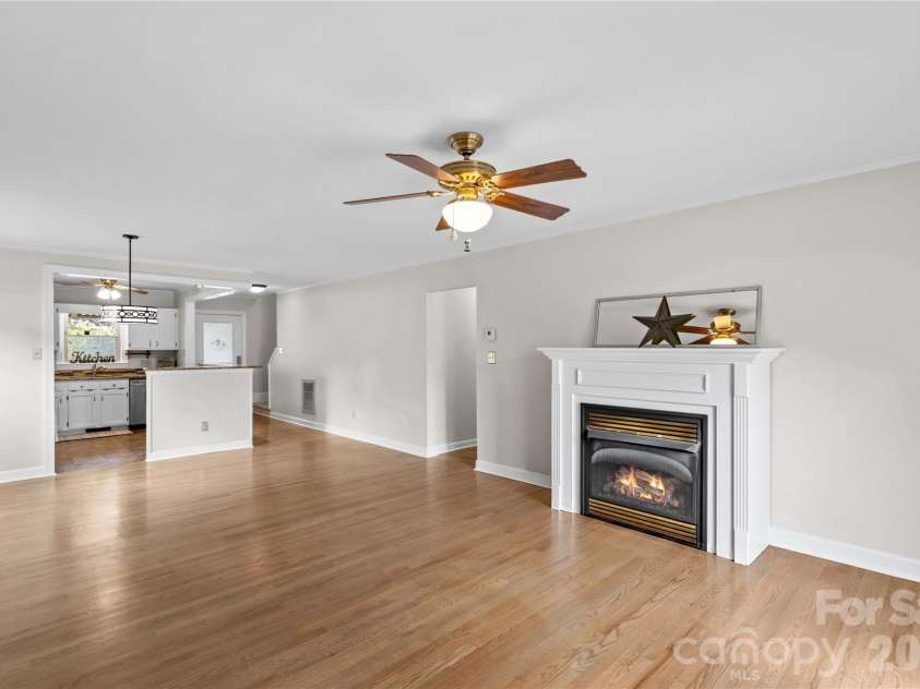 413 Windsor Lane, Statesville, NC 28677.  MLS# CAR4358815, YatesRealty ID 23770. 