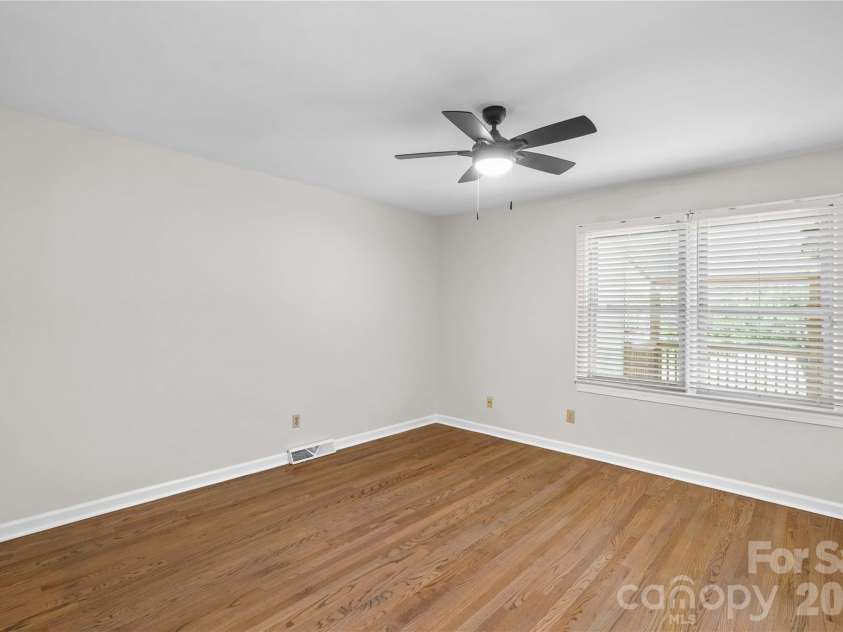 413 Windsor Lane, Statesville, NC 28677.  MLS# CAR4358815, YatesRealty ID 23770. 