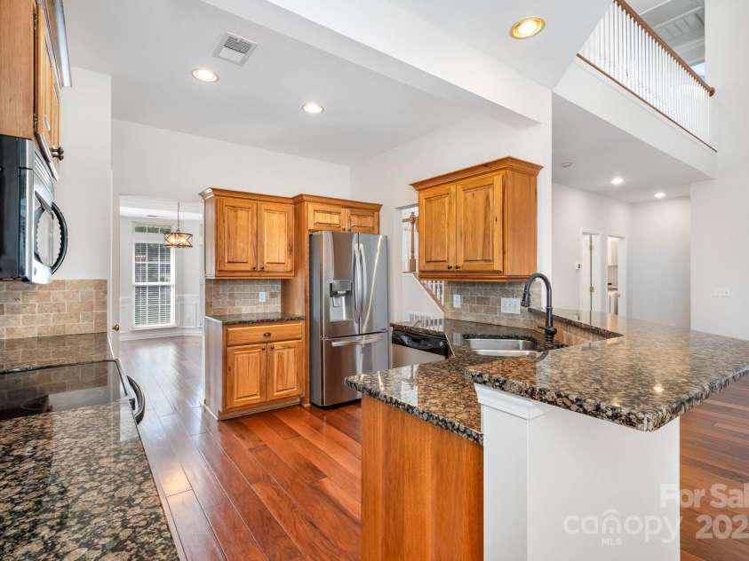 19509 Trintella Lane, Cornelius, NC 28031.  MLS# CAR4271357, YatesRealty ID 23771. Breakfast Bar compliment the kitchen cabinets and pantry