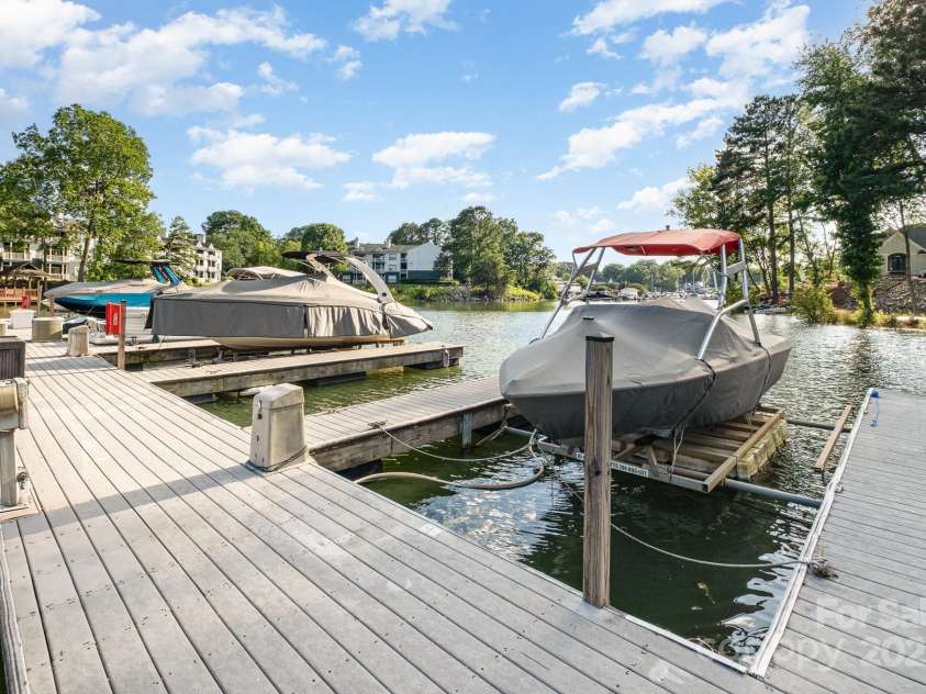 19509 Trintella Lane, Cornelius, NC 28031.  MLS# CAR4271357, YatesRealty ID 23771. Deeded Boatslip #60