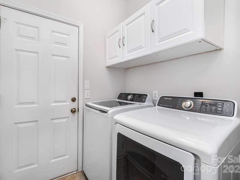 19509 Trintella Lane, Cornelius, NC 28031.  MLS# CAR4271357, YatesRealty ID 23771. Laundry/Mud Room