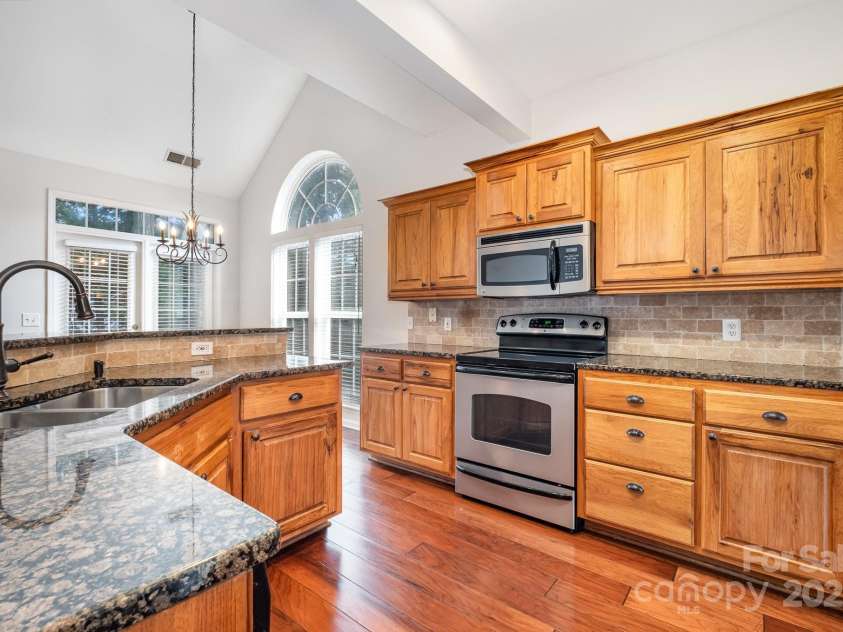 19509 Trintella Lane, Cornelius, NC 28031.  MLS# CAR4271357, YatesRealty ID 23771. Stainless Steel Appliances and granite countertops