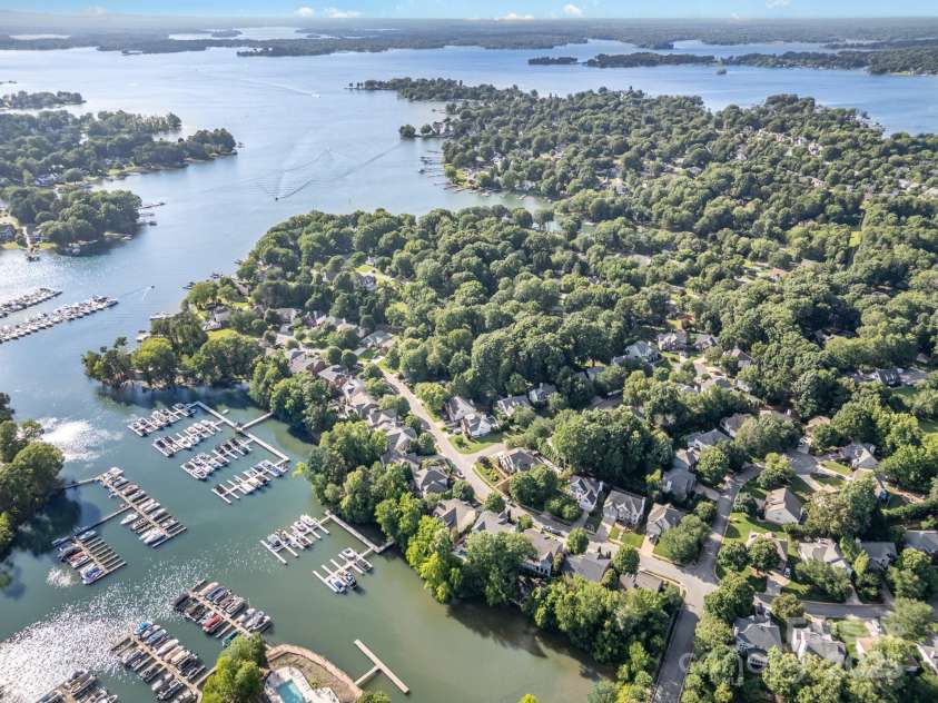 19509 Trintella Lane, Cornelius, NC 28031.  MLS# CAR4271357, YatesRealty ID 23771. Very Close to the lake and your boatslip