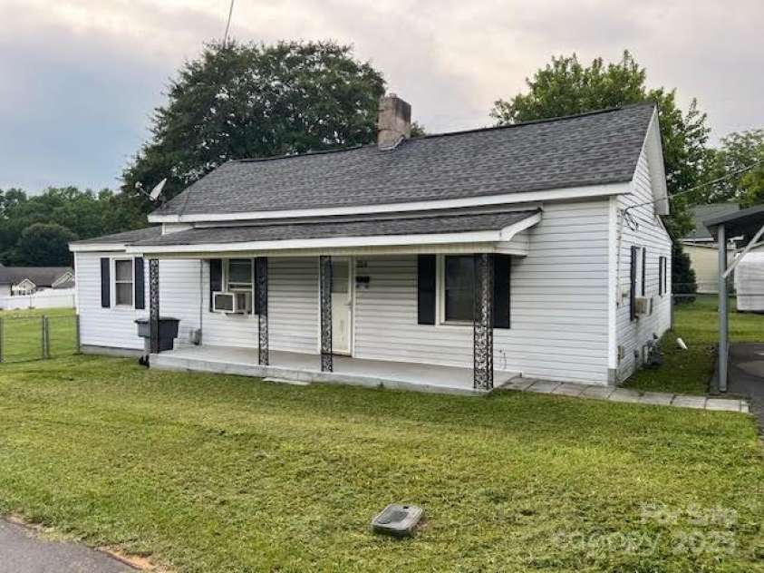 104 Franklin Street, Clover, SC 29710.  MLS# CAR4277310, YatesRealty ID 23774. 