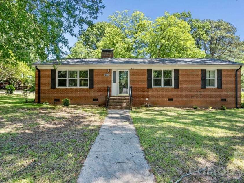 1201 Memory Lane, Monroe, NC 28112.  MLS# CAR4420714, YatesRealty ID 23775. All-brick ranch!