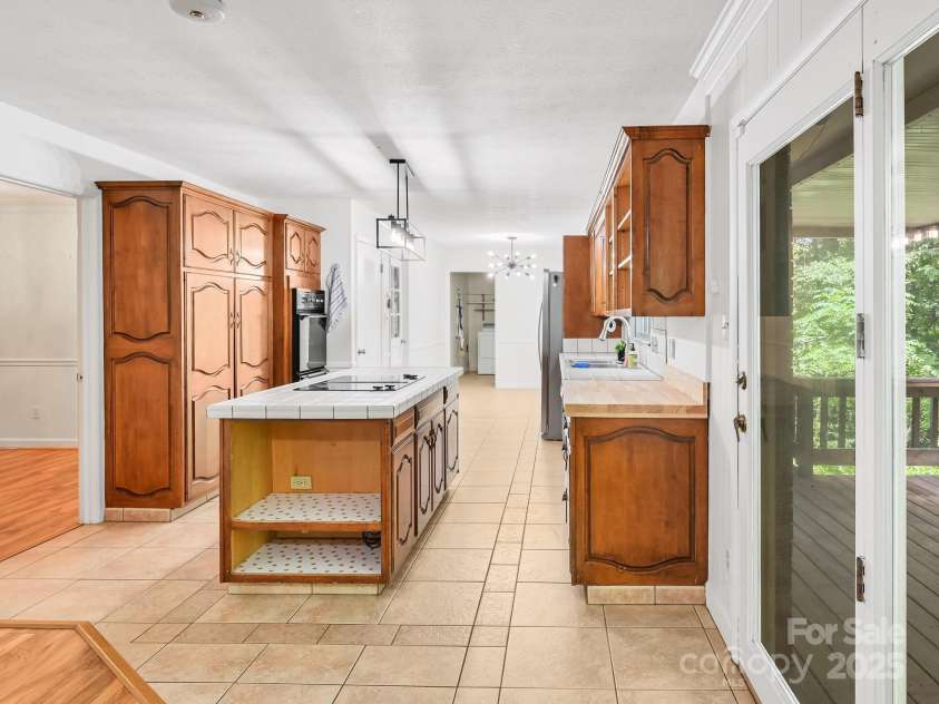 8 Mayfair Drive, Candler, NC 28715.  MLS# CAR4273573, YatesRealty ID 23775. 