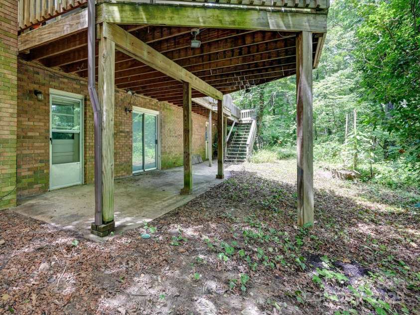 8 Mayfair Drive, Candler, NC 28715.  MLS# CAR4273573, YatesRealty ID 23775. 