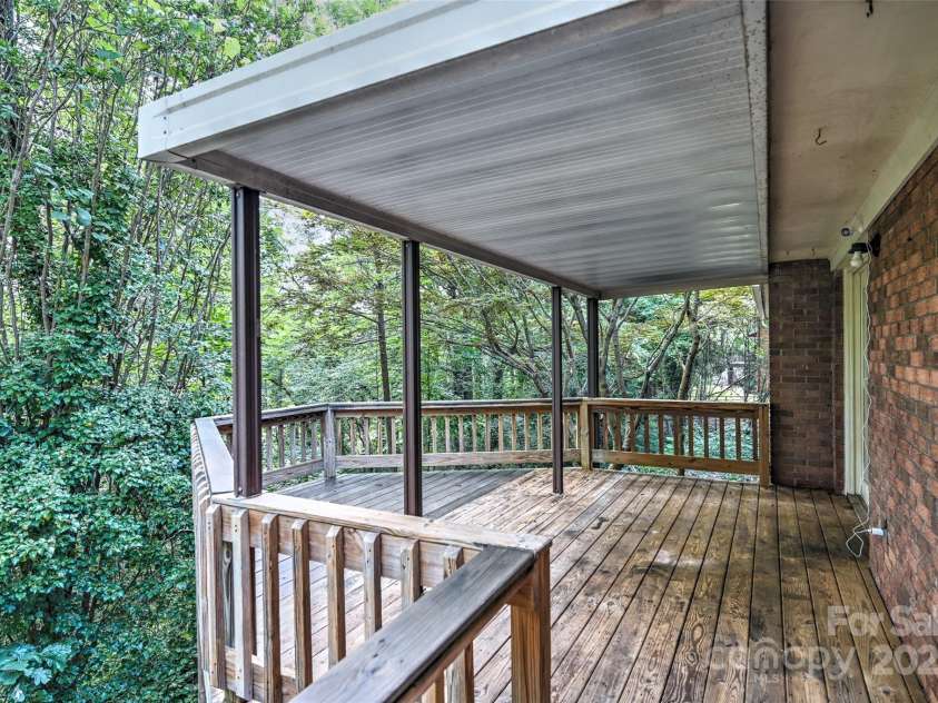 8 Mayfair Drive, Candler, NC 28715.  MLS# CAR4273573, YatesRealty ID 23775. 