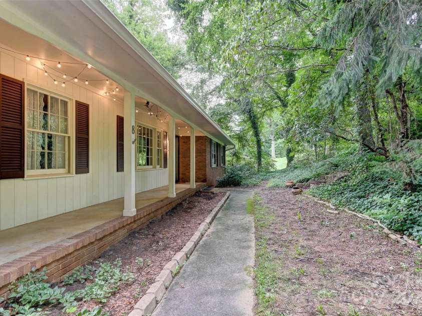 8 Mayfair Drive, Candler, NC 28715.  MLS# CAR4273573, YatesRealty ID 23775. 