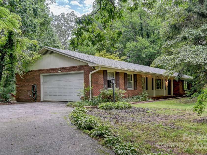 8 Mayfair Drive, Candler, NC 28715.  MLS# CAR4273573, YatesRealty ID 23775. 
