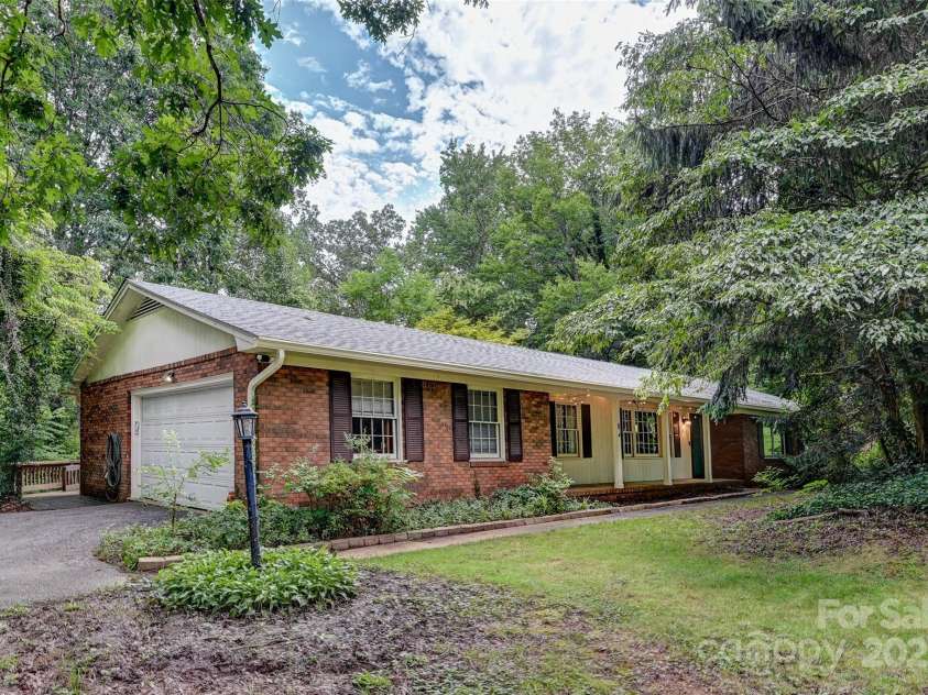 8 Mayfair Drive, Candler, NC 28715.  MLS# CAR4273573, YatesRealty ID 23775. 