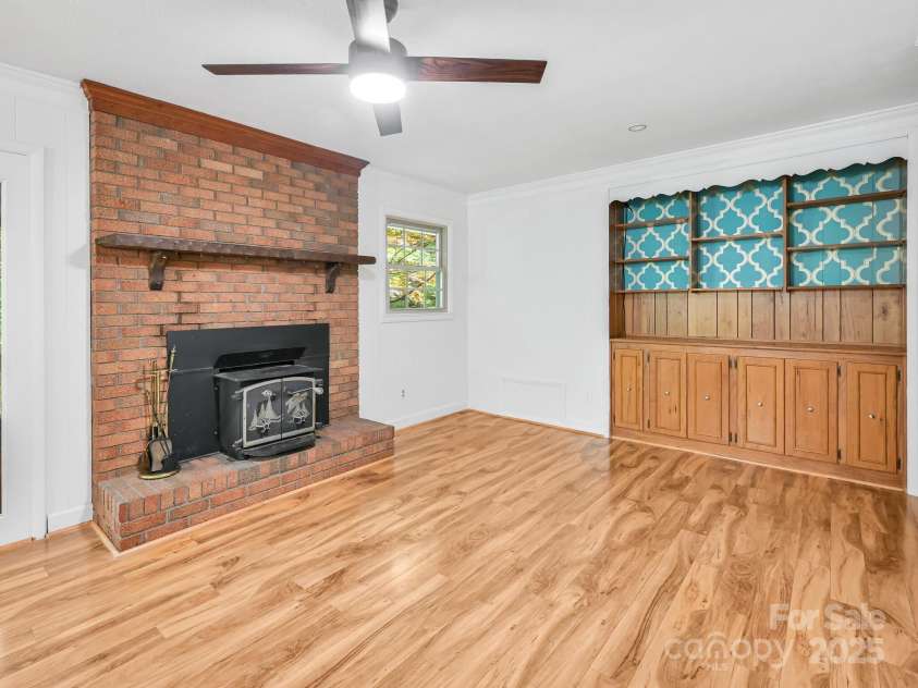 8 Mayfair Drive, Candler, NC 28715.  MLS# CAR4273573, YatesRealty ID 23775. Great room