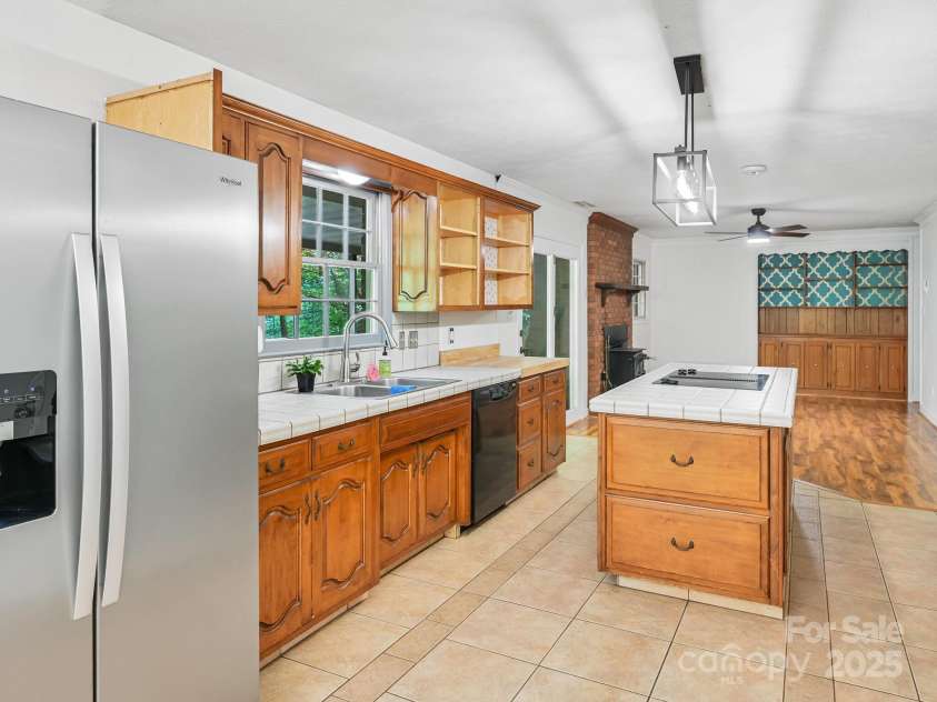 8 Mayfair Drive, Candler, NC 28715.  MLS# CAR4273573, YatesRealty ID 23775. Kitchen