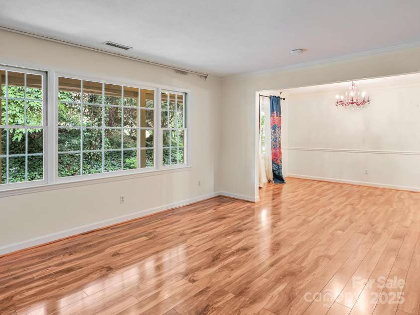 8 Mayfair Drive, Candler, NC 28715.  MLS# CAR4273573, YatesRealty ID 23775. So much natural light