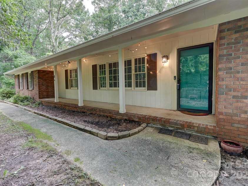 8 Mayfair Drive, Candler, NC 28715.  MLS# CAR4273573, YatesRealty ID 23775. Welcome home to 8 Mayfair